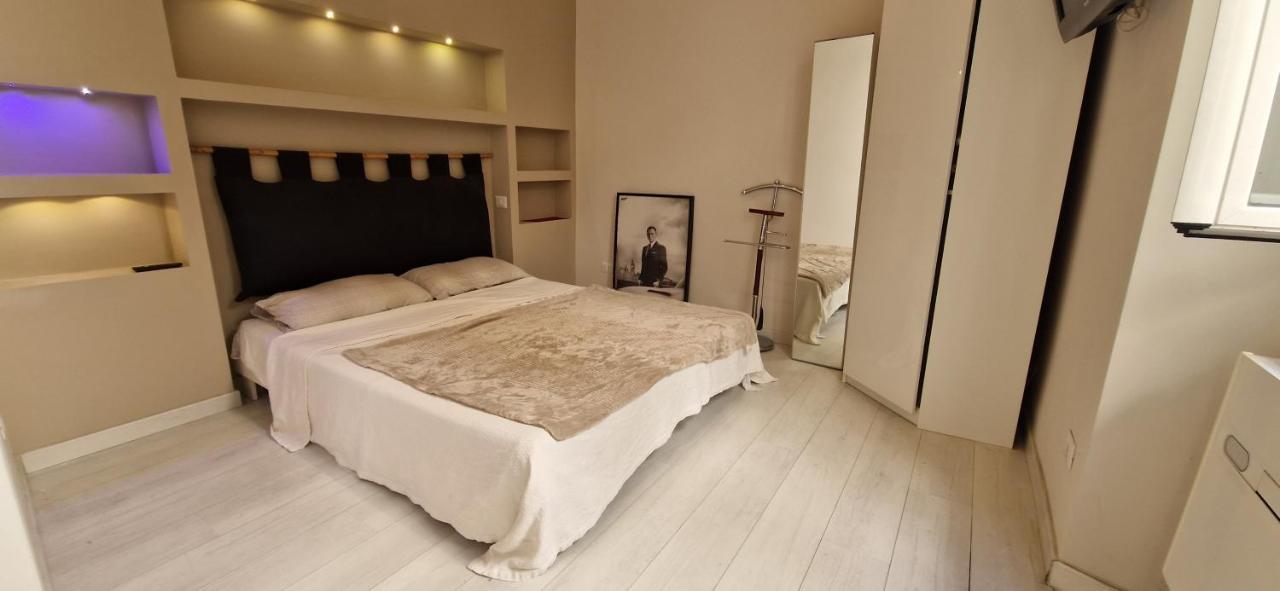 רומא Savelli Apartment Old Town - Near Navona Place מראה חיצוני תמונה